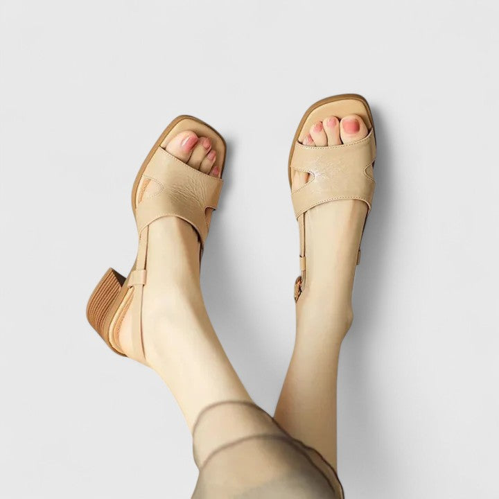 AURALITHE – COMFY SANDALS WITH RETRO ELEGANCE