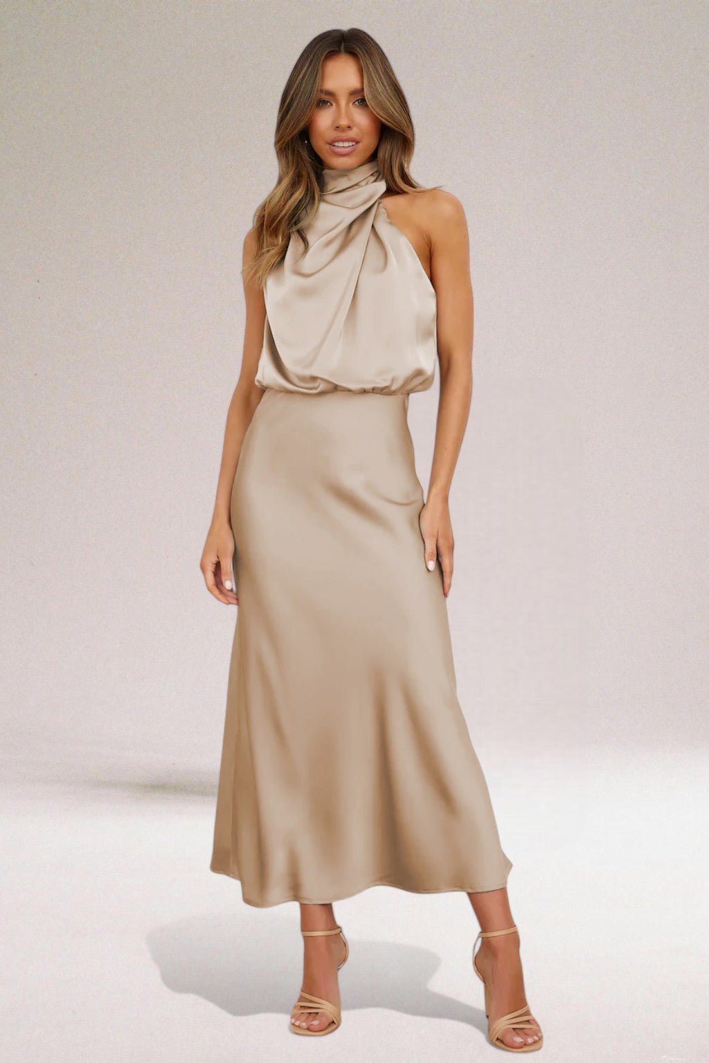 Élodie - Glamorous satin dress with halter neck.